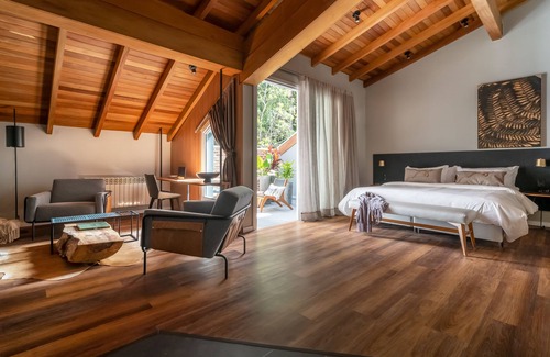 Vila Luiza Hotel | Experience Jangal das Araucárias Swan Design Hotel in Canela