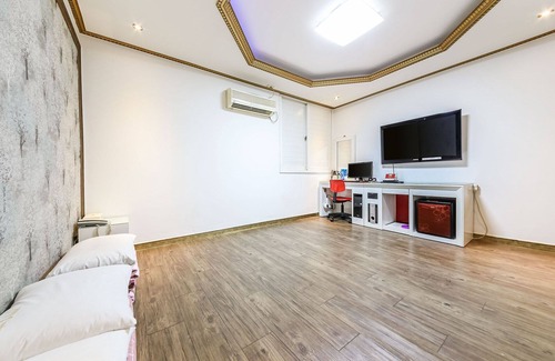 Jangseong Hotel | Eco-Friendly Stay at Jangseong J with Breakfast Included