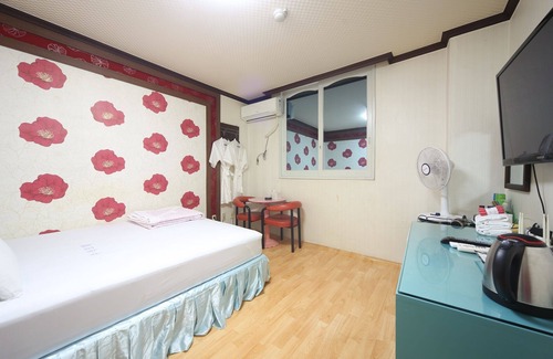 Jangseong Hotel | Eco-Friendly Jangseong Suseok Motel with Breakfast & Kitchen