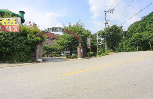 Jangseong Hotel | Eco-Friendly Jangseong Suseok Motel with Breakfast & Kitchen