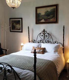 Flimwell House | Janitor's Lodge: Pet Friendly with Ocean View & Breakfast