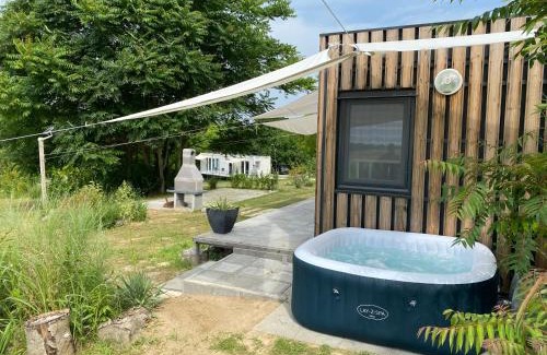 Szakcs Apartment | Relax at Janus Country Site: Pet Friendly & Oceanfront Retreat