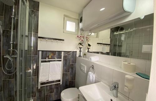 Szakcs Apartment | Relax at Janus Country Site: Pet Friendly & Oceanfront Retreat