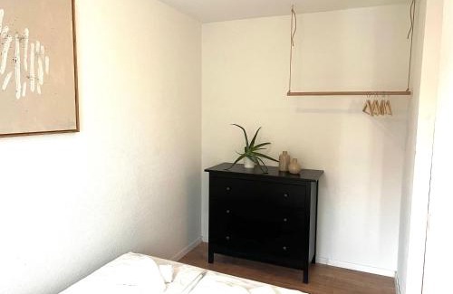 Bruhl Apartment | Couple's Retreat near Mannheim - Child-Friendly Japandi Style