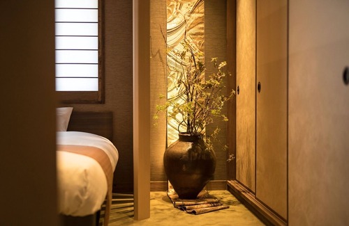 Karasumaoike Hotel | Experience the Tranquil Japanese Suite HIGASHIYAMA in Kyoto