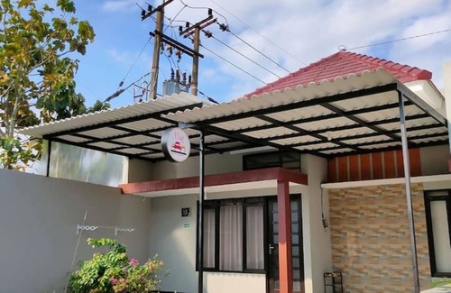 Dinoyo House | Welcoming Japanese Villa Naomy Residence for Families