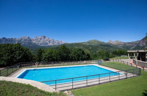 Panticosa Apartment | Experience Jardín de Saras by BeValle: 9.5/10 Rated Getaway