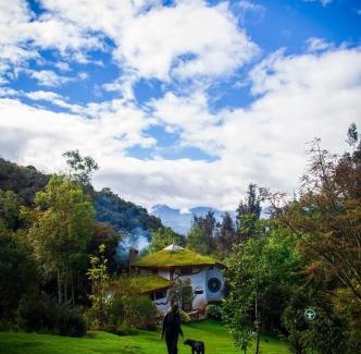 Guatavita Cabin | Beautiful Jardin Colibri: 10/10 Rated & Pet Friendly Stay