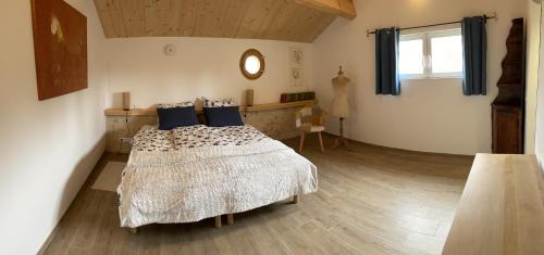 Saint-Michel-de-Montaigne House | Jardin d'Essais: Oceanfront Retreat with Pool & Pet-Friendly