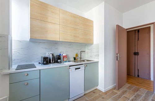 Quartier de la Salpetriere Apartment | Comfort at Jardin des Plantes: Pet-Friendly & Family-Ready