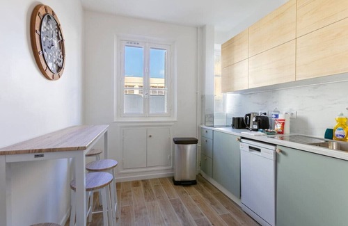 Quartier de la Salpetriere Apartment | Comfort at Jardin des Plantes: Pet-Friendly & Family-Ready