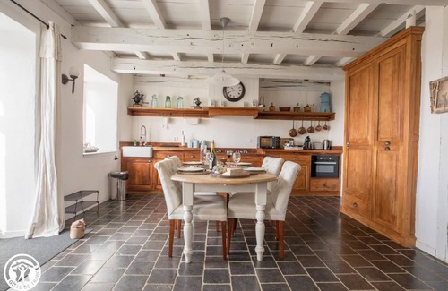 Tauves House | Family-Friendly Escape at Jardin des Roses - Anémone Hotel