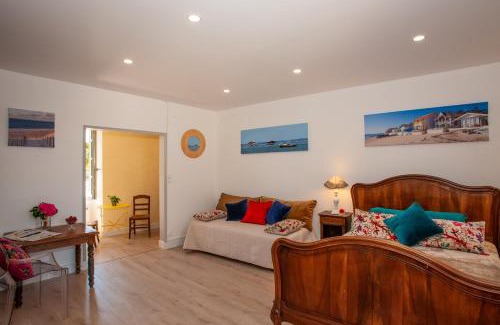 Saint-Emilion Apartment | Discover Jardin des Ursulines: Family & Pet-Friendly Stay