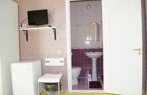 Golubitskaya House | Discover Jardine Guest House: Rated 9/10 with Kitchen Access