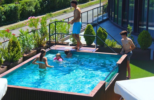 Mendizorrotza Apartment | Elegant Sercotel Jardines de Uleta Suites: Top Guest Rated Stay
