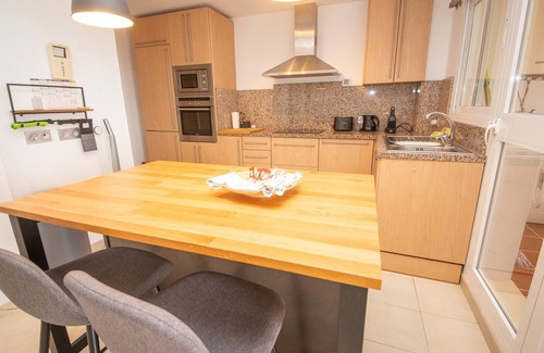 Puerto de la Duquesa Apartment | Guest-Favorite Jardines del Mar with Pool and Spa Access