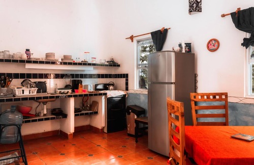 La Manzanilla Apartment | Cozy Jardines Tropicales: Steps from the Beach with Ocean Views