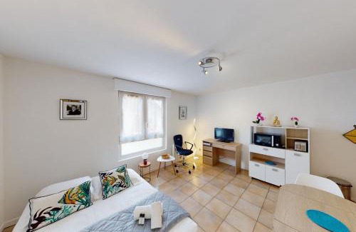 Annecy House | Cozy Jardins Ouvriers T1 for 2 with Parking in Nice