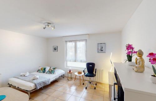 Annecy House | Cozy Jardins Ouvriers T1 for 2 with Parking in Nice