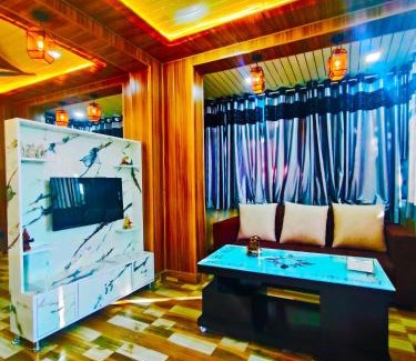Mayapur Apartment | Jarokhā by Nivāsa- Scenic Stay Overlooking Ganga, Mountain View, 2 minutes from Ganga Ghaat, 10 minutes from Raja ji national Park