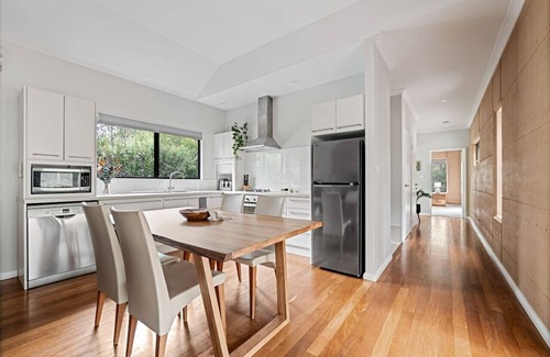Rosa Glen Hotel | Unwind at Jarrah Grove Forest Retreat in Margaret River