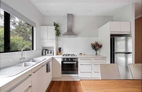 Rosa Glen Hotel | Unwind at Jarrah Grove Forest Retreat in Margaret River