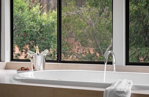 Rosa Glen Hotel | Jarrah Grove Forest Retreat - Adults Only Luxury Chalet