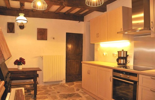 Sainte-Croix-a-Lauze Villa | Jas Gibony Character House with Heated Pool & Ocean Views
