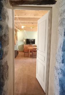 Monieux House | Idyllic Mas Provençal for Families and Pets