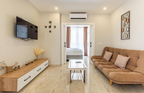 Alanya Apartment | Discover Jasmin 2: Family-Friendly Retreat with Pool