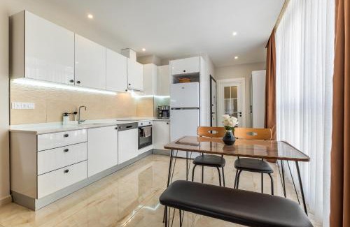 Alanya Apartment | Discover Jasmin 2: Family-Friendly Retreat with Pool