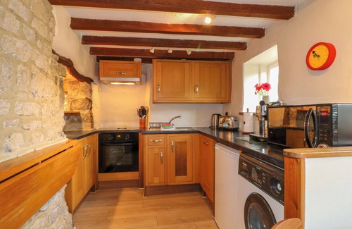 Winster Cottage | Cozy Jasmine Cottage: Family-Friendly with Open Fire