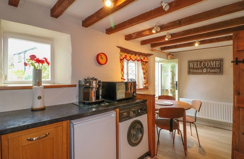 Winster Cottage | Cozy Jasmine Cottage: Family-Friendly with Open Fire