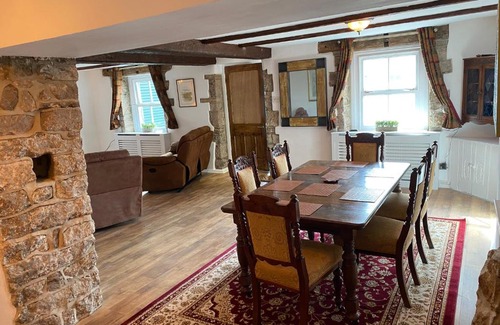 Birchover House | Jasmine Cottage: Family-Friendly Retreat for Your Getaway