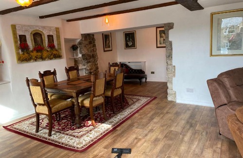 Birchover House | Jasmine Cottage: Family-Friendly Retreat for Your Getaway