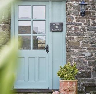 Bude House | Discover Jasmine Cottage: Family-Friendly & Pet Friendly Retreat