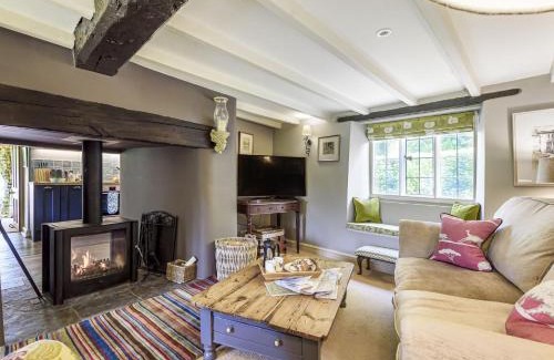 Blandford Forum House | Guest Rated 9.8: Family-Friendly Jasmine Cottage Retreat