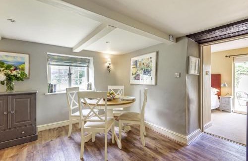 Blandford Forum House | Guest Rated 9.8: Family-Friendly Jasmine Cottage Retreat