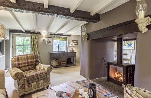Blandford Forum House | Guest Rated 9.8: Family-Friendly Jasmine Cottage Retreat