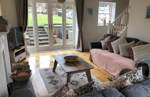 Kilconquhar Apartment | Jasmine Cottage: Cozy Retreat for 6 with Garden & Pets