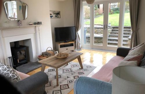 Kilconquhar Apartment | Jasmine Cottage: Cozy Retreat for 6 with Garden & Pets