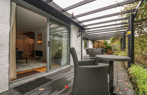 St Wenn House | Family-Friendly Jasmine Cottage with Pool in Wadebridge