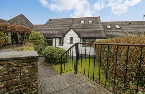 St Wenn House | Family-Friendly Jasmine Cottage with Pool in Wadebridge