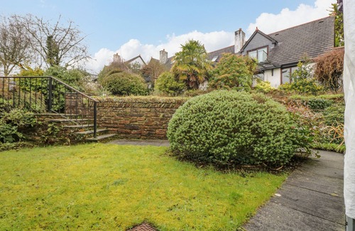 St Wenn House | Family-Friendly Jasmine Cottage with Pool in Wadebridge