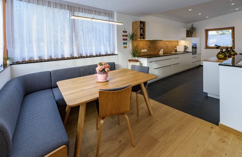 Laces Apartment | Relax in Jasmine Guest Suite with Pool and Breakfast Included