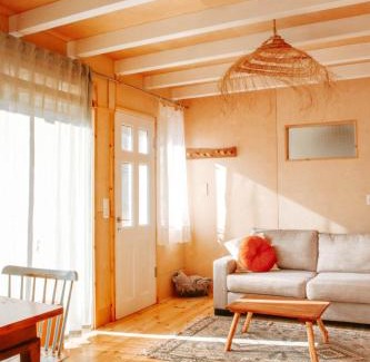 Amirim House | Relax at Jasmine House: Pet-Friendly Oasis with Ocean Views