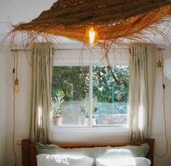 Amirim House | Relax at Jasmine House: Pet-Friendly Oasis with Ocean Views