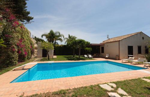 Scicli House | Discover Jasmine: Oceanfront Retreat with Pool & Pet-Friendly