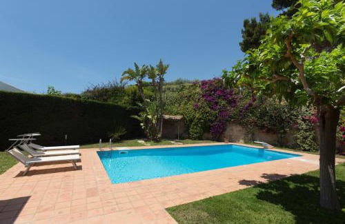 Scicli House | Discover Jasmine: Oceanfront Retreat with Pool & Pet-Friendly