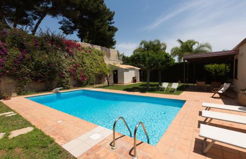 Scicli House | Discover Jasmine: Oceanfront Retreat with Pool & Pet-Friendly